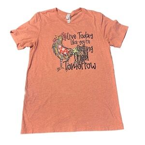 🐓Bella Canvas Women’s Graphic Rooster Tee in Peach Cotton Size M